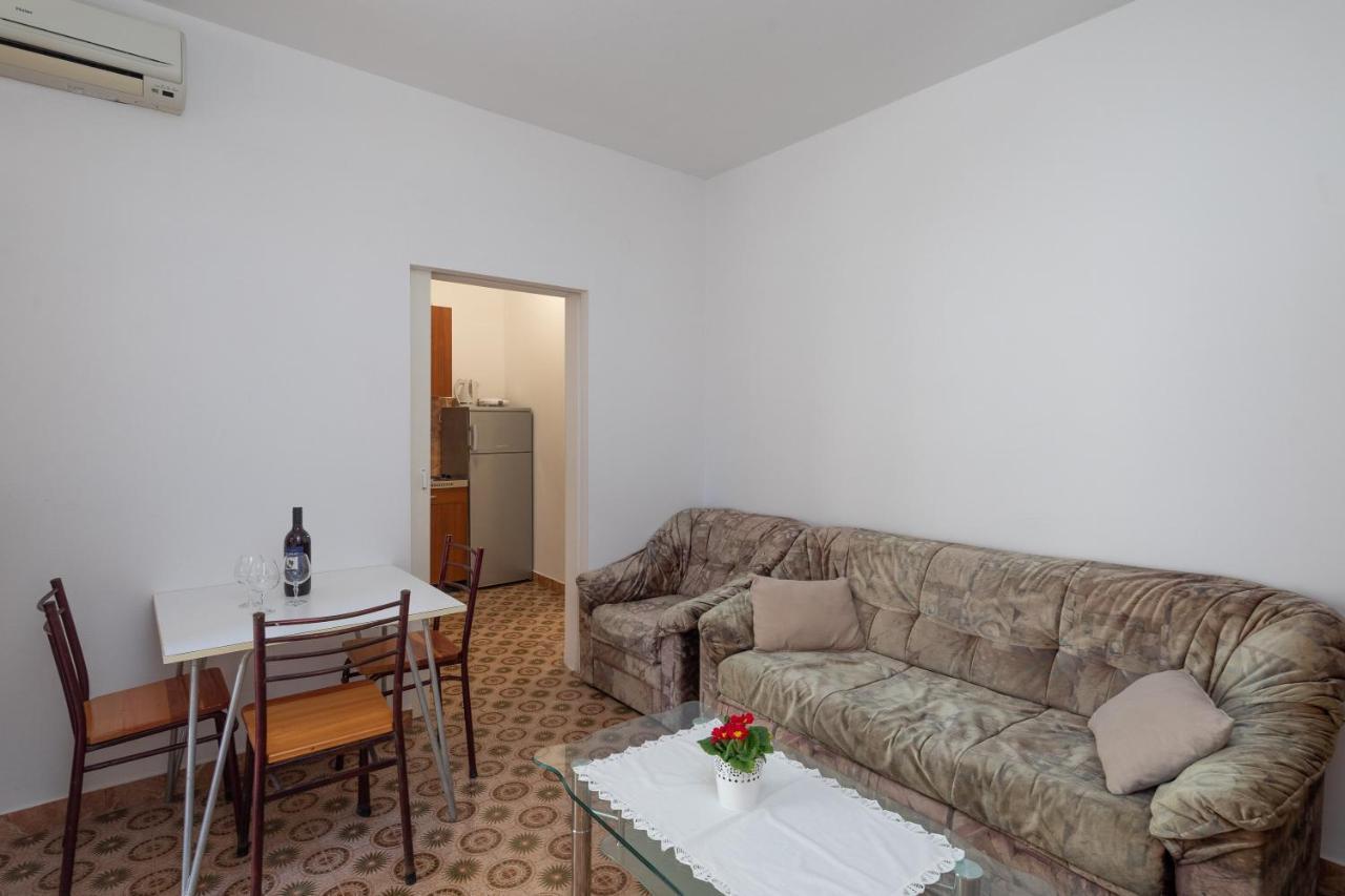 Beach Apartments "Bili Cvitak" ดูเช ภายนอก รูปภาพ
