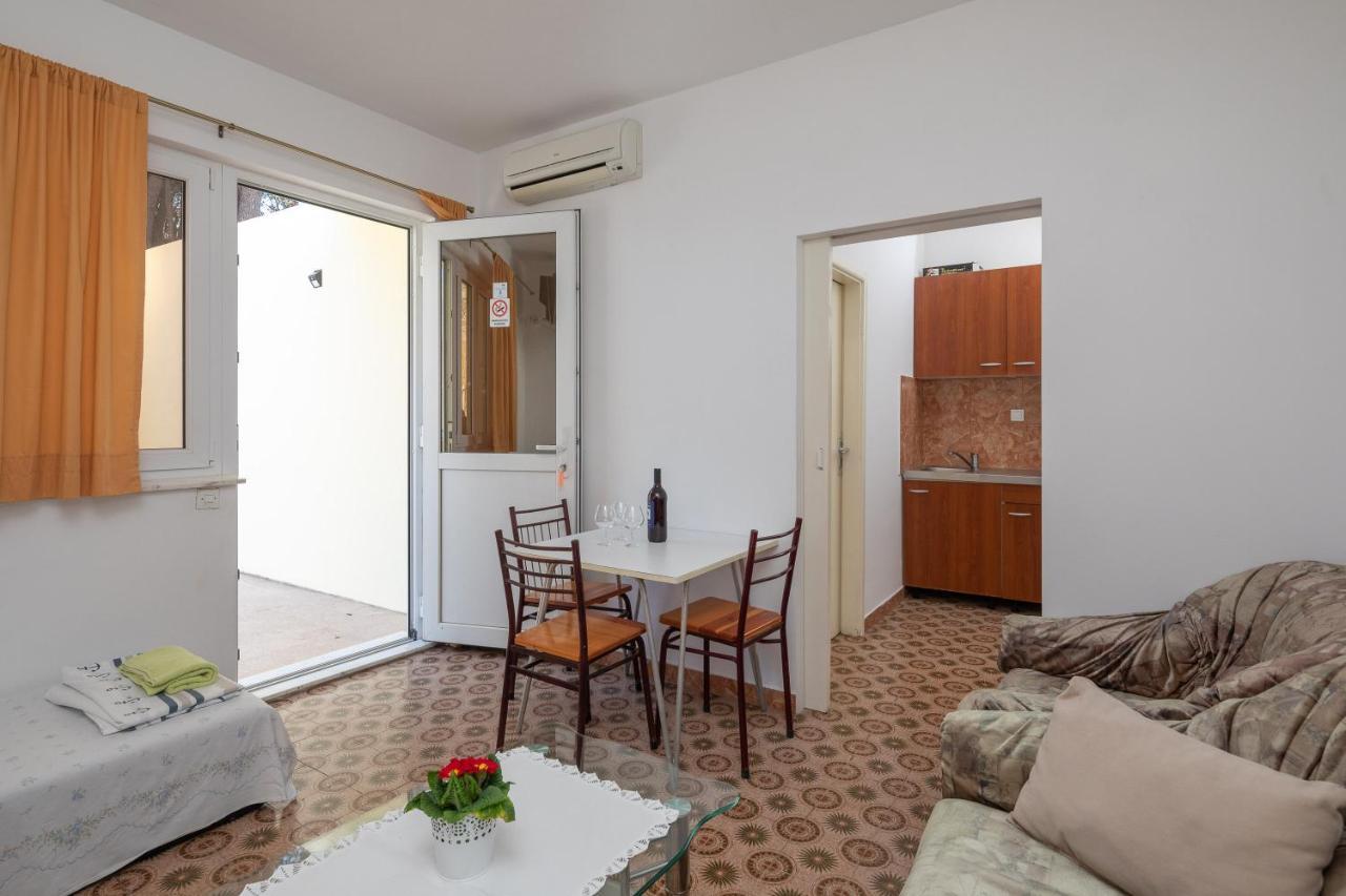 Beach Apartments "Bili Cvitak" ดูเช ภายนอก รูปภาพ