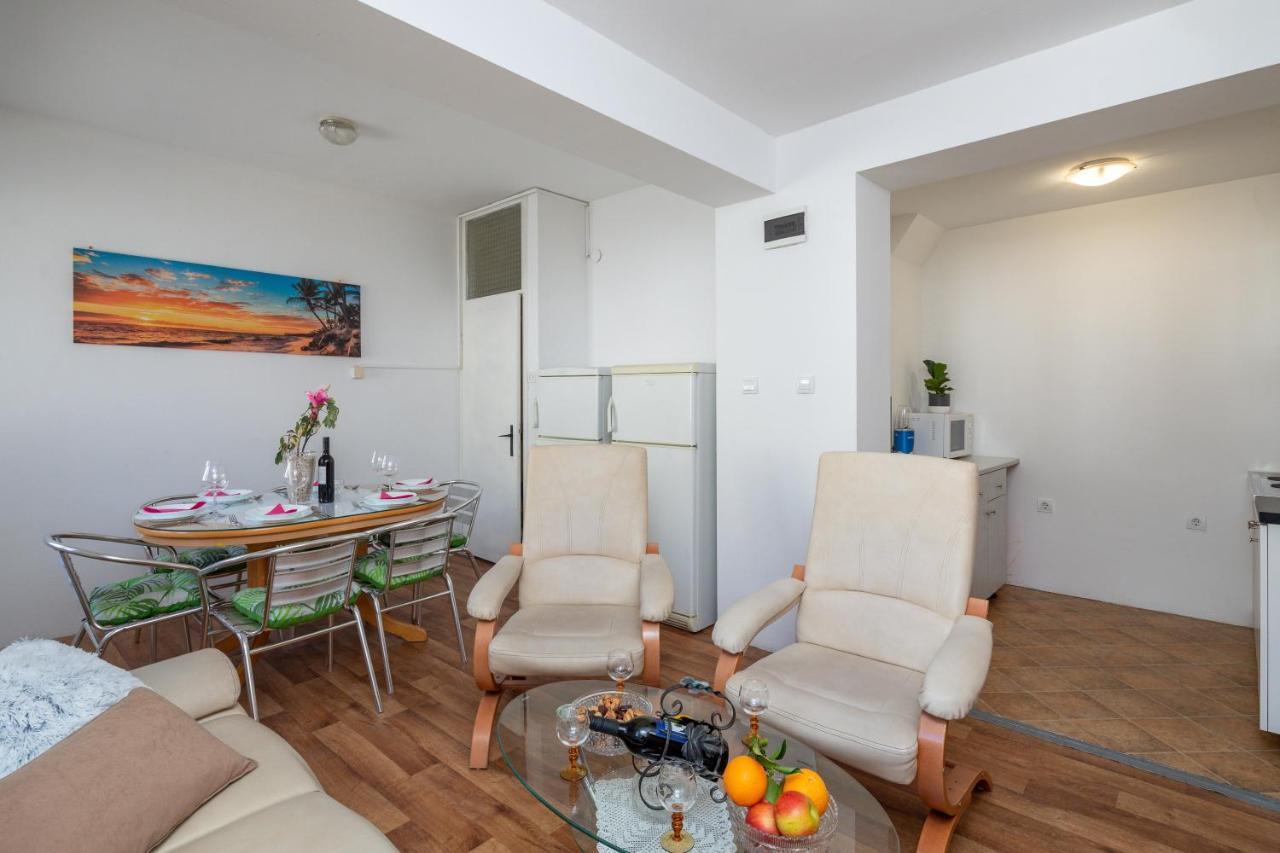 Beach Apartments "Bili Cvitak" ดูเช ภายนอก รูปภาพ